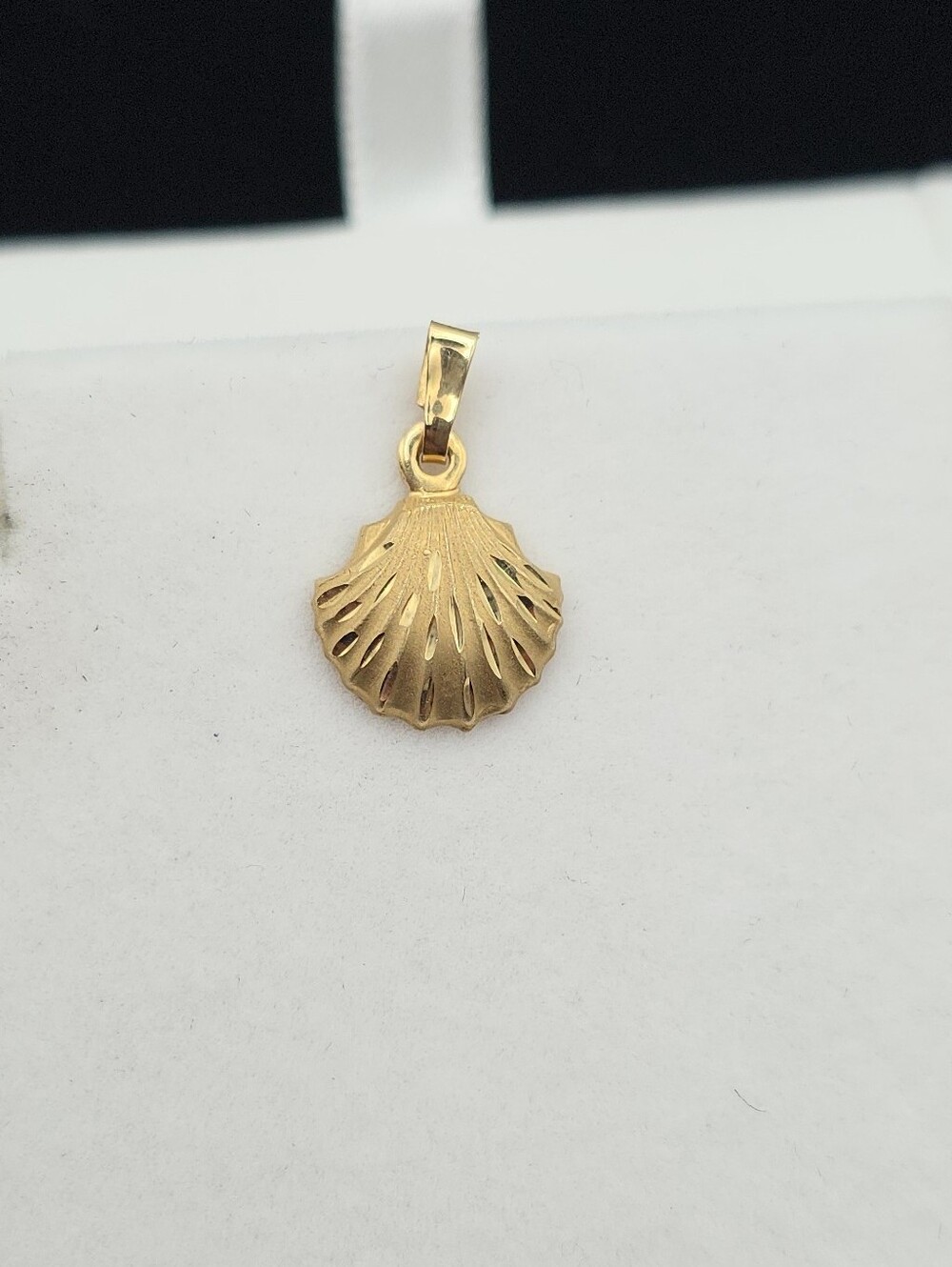 Vintage Fine Jewelry 14k Gold Dainty Minimalist Seashell Charm Pendant Beach - Picture 2 of 6